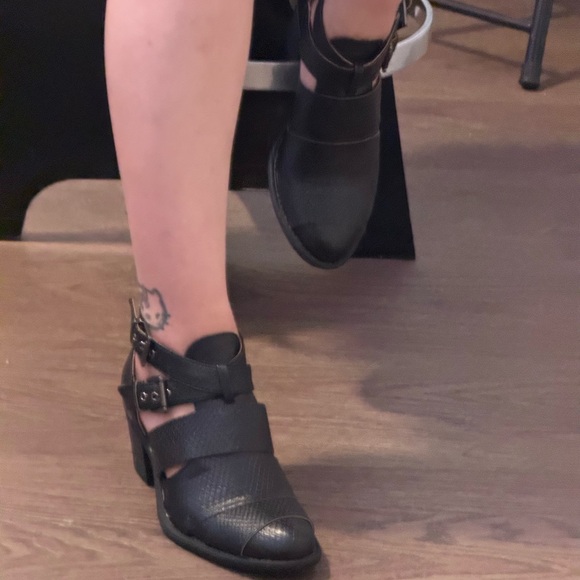 Booties - Picture 4 of 4